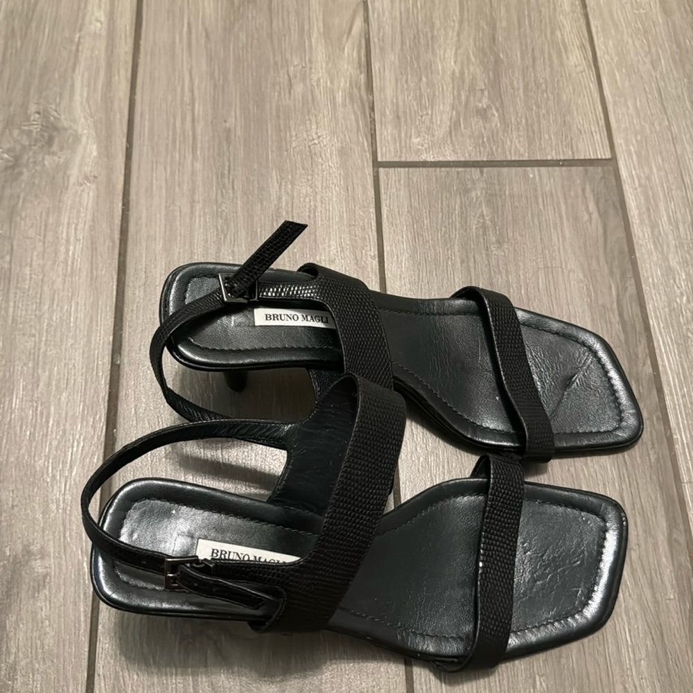 Authentic Bruno Magli Made in Italy Size 9.5 Women’s Dress Shoes